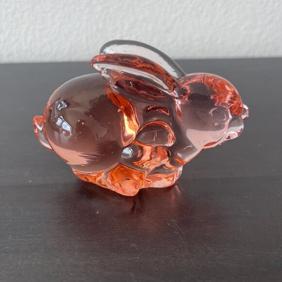 Vintage Coral Pink Glass Bunny Rabbit Figurine // 4" Long - Picture 6 of 7